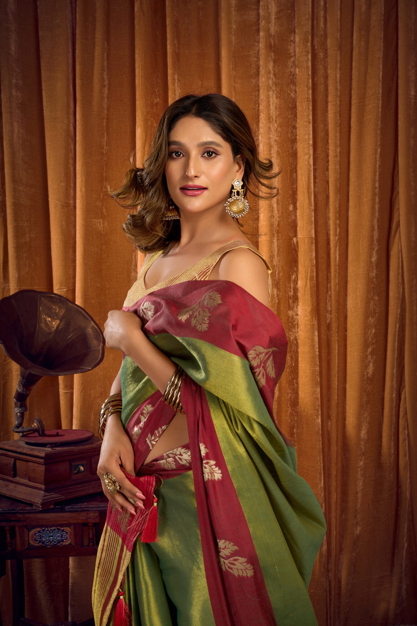 Elegant Soft Tissue Saree with Contrast Jhallar Border - Image 4
