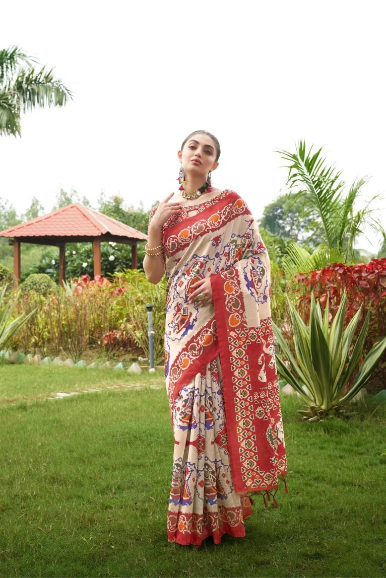 Distinctive Tussar Silk Saree with Traditional Patola Print - Image 2