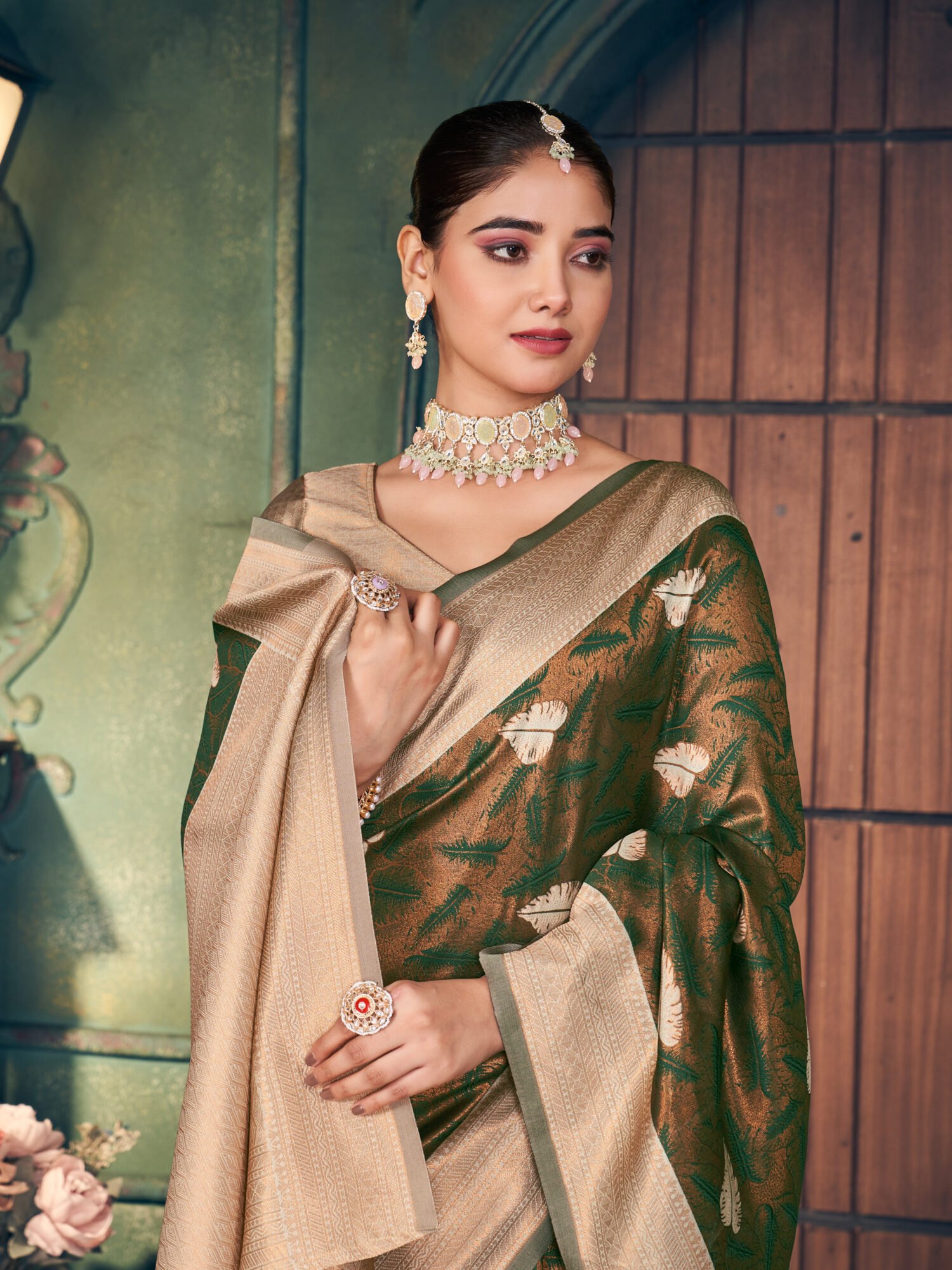 Regal Zari Silk Saree with Elegant Zhallar - Image 4