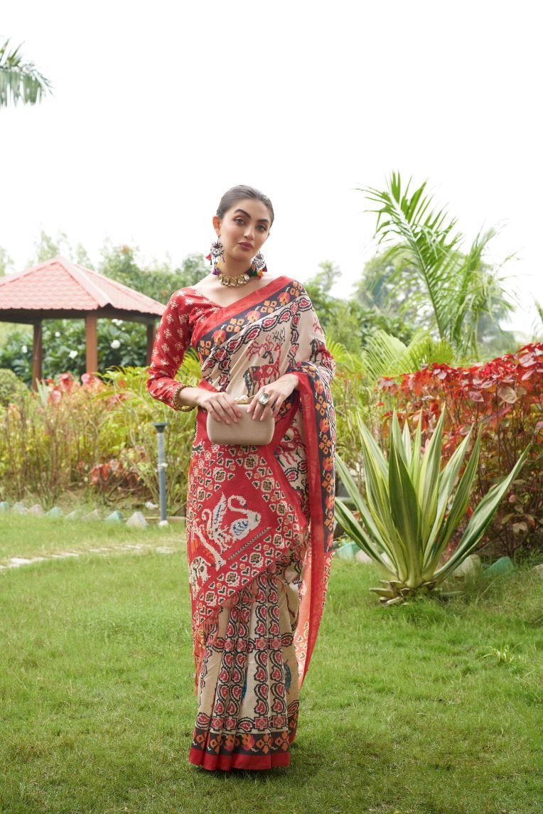 Distinctive Tussar Silk Saree with Traditional Patola Print - Image 4