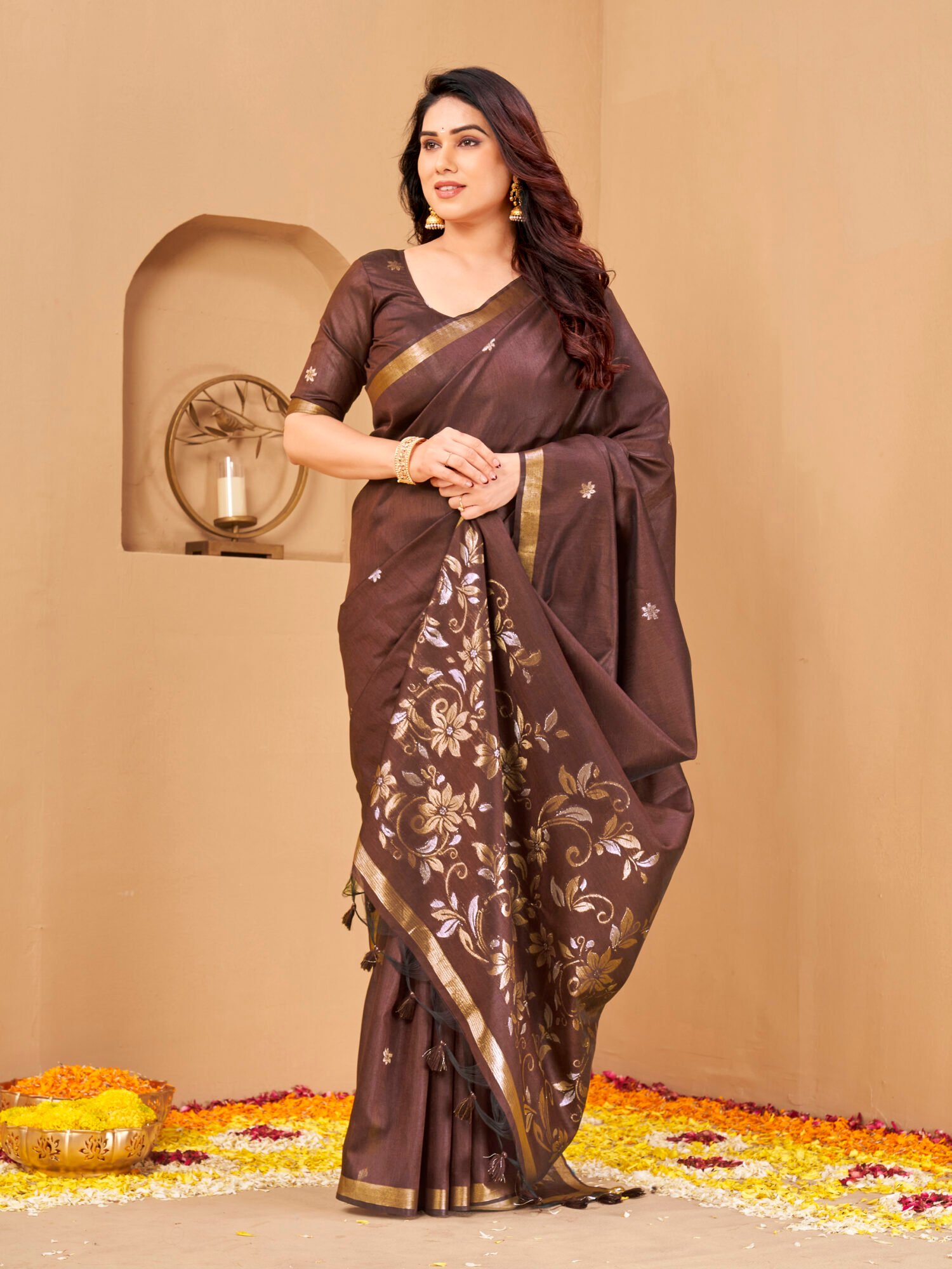 Exquisite Khadi Raw Silk Saree with Dual-Tone Zari Floral Pallu - Image 2