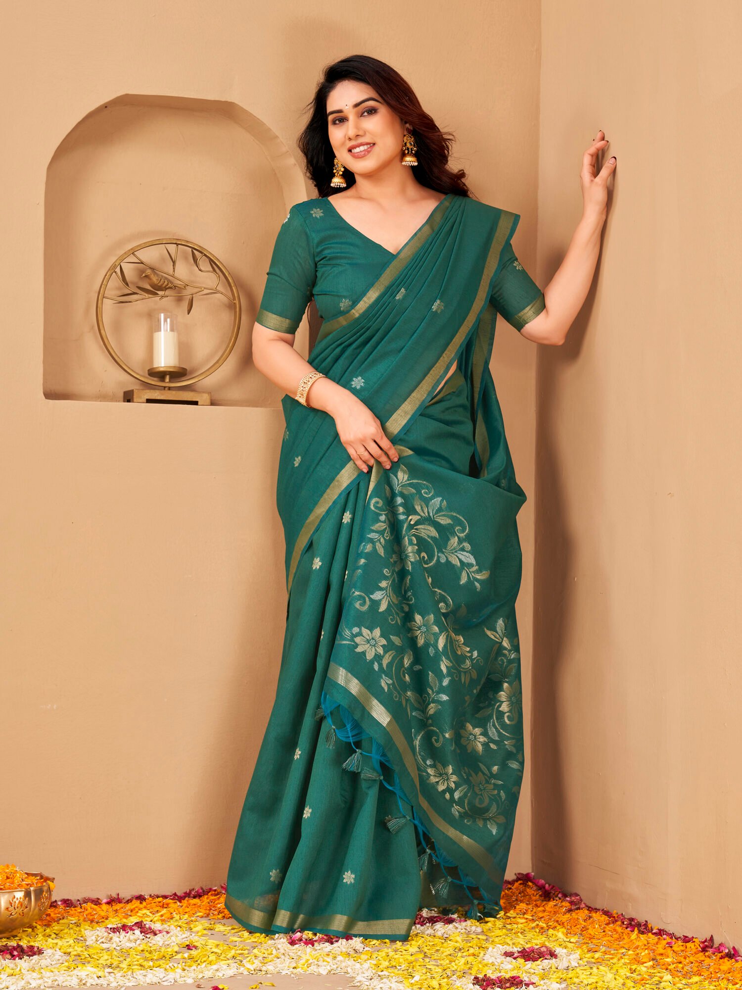 Exquisite Khadi Raw Silk Saree with Dual-Tone Zari Floral Pallu - Image 3