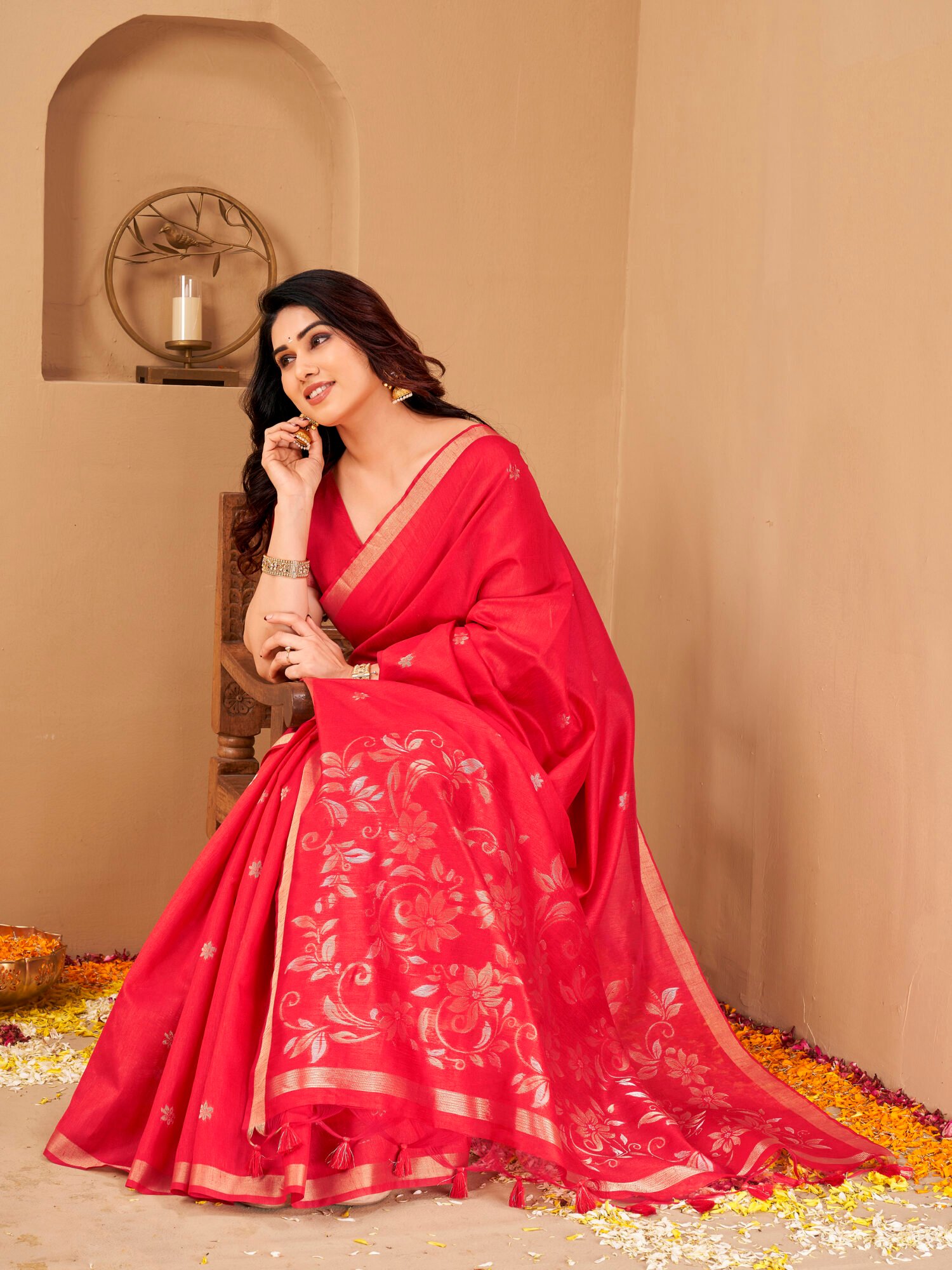 Exquisite Khadi Raw Silk Saree with Dual-Tone Zari Floral Pallu - Image 6