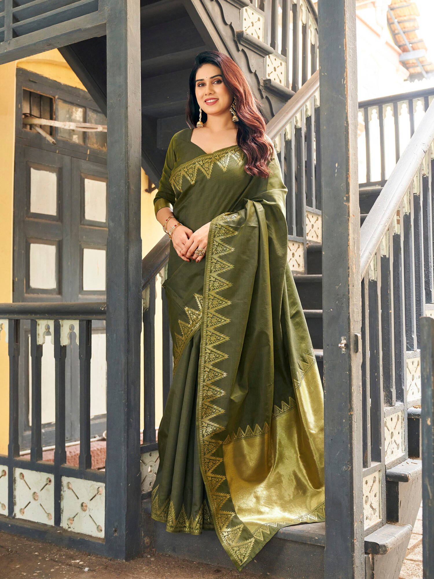 Regal Banarasi Raw Silk blend Saree with Golden Zari Pallu - Image 3
