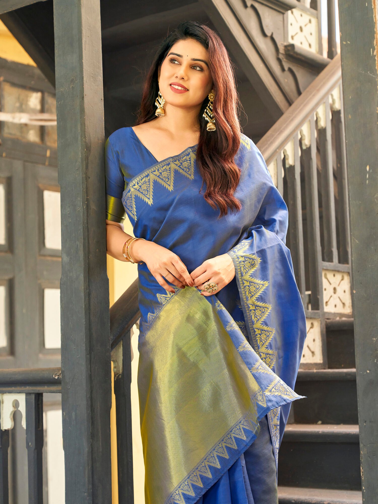 Regal Banarasi Raw Silk blend Saree with Golden Zari Pallu - Image 8