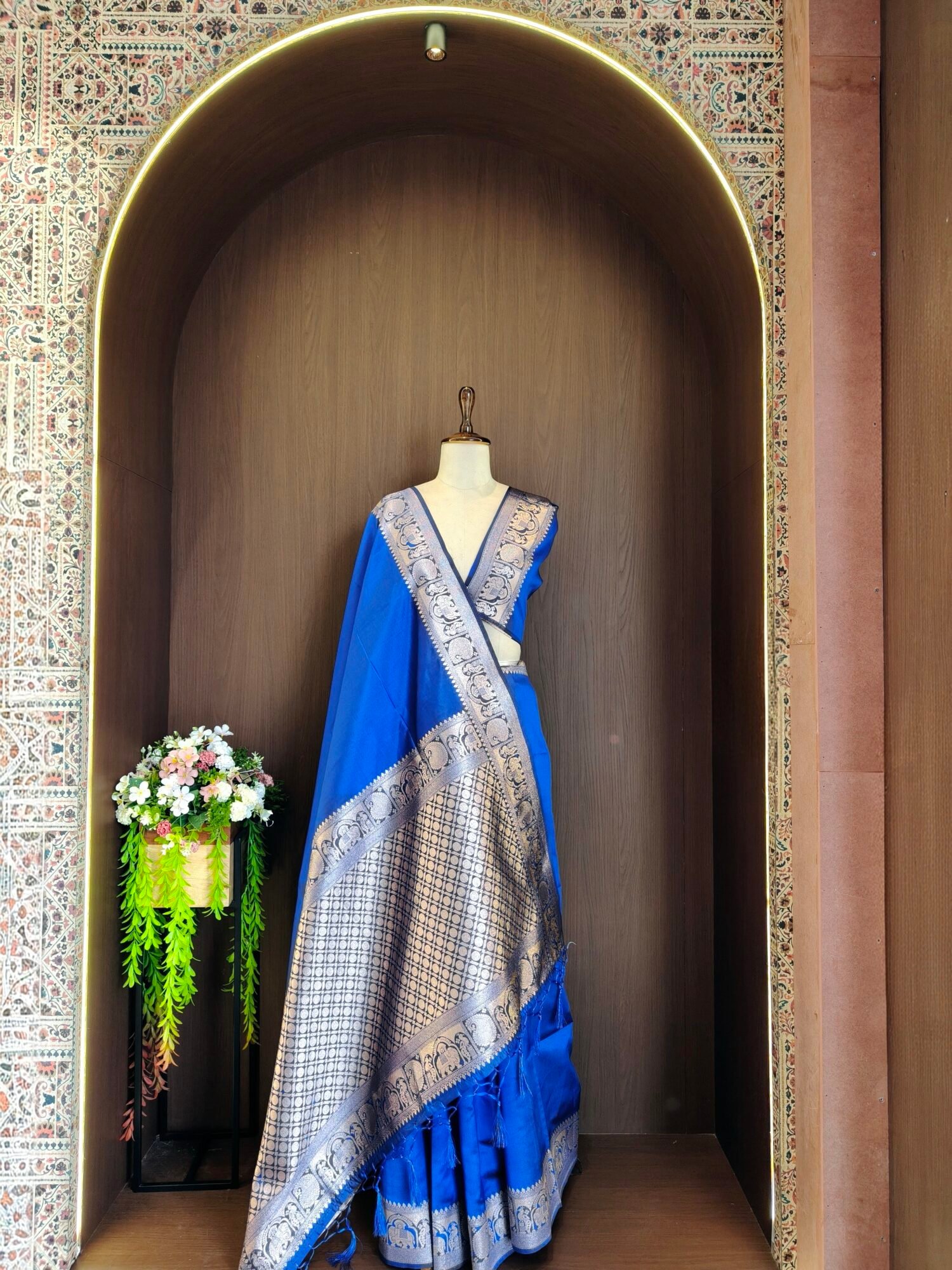 Classic Banarasi Raw Silk Saree with Golden Zari Pallu - Image 7