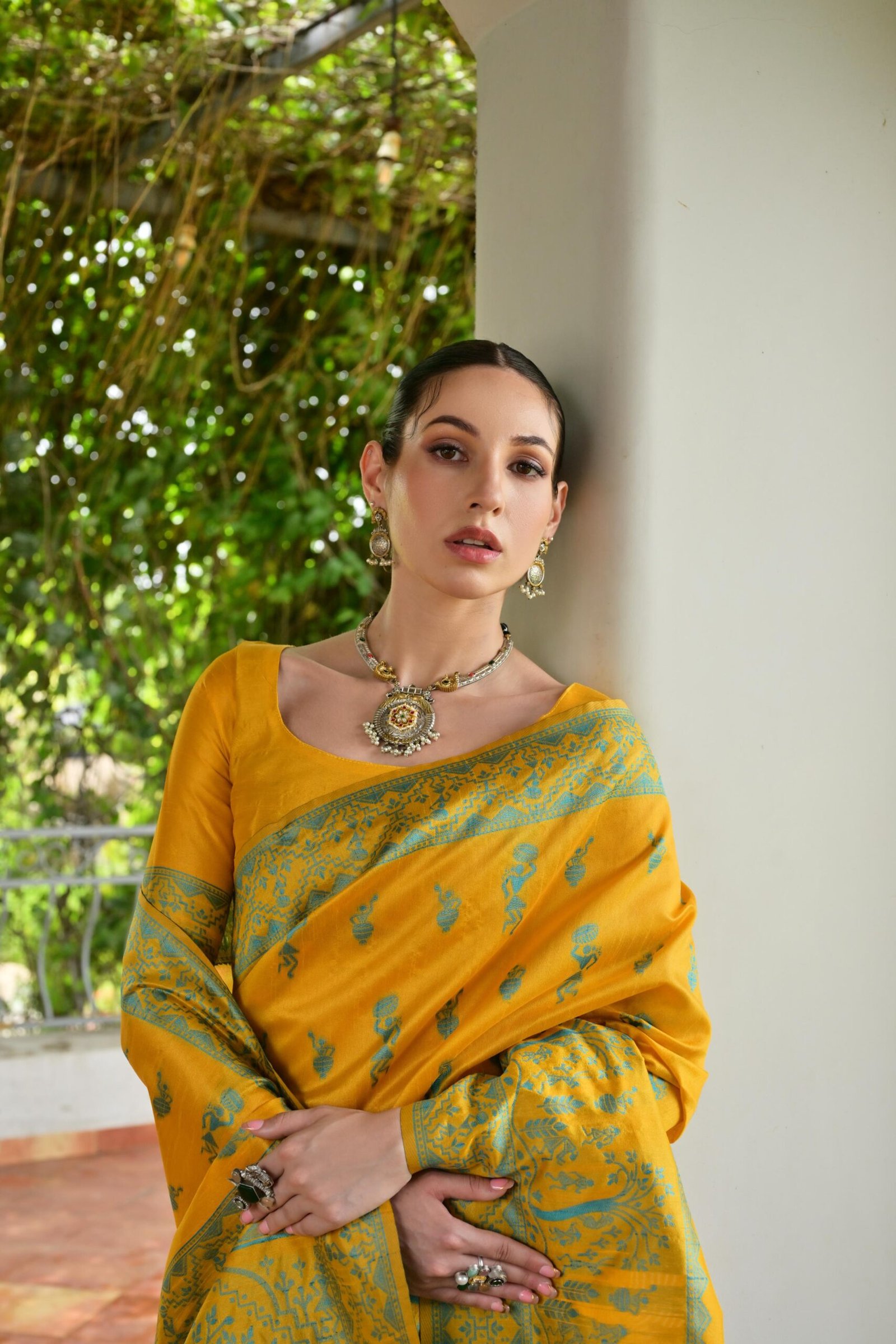 Distinctive Banglori Handloom Raw Silk Saree with Warli Weaving