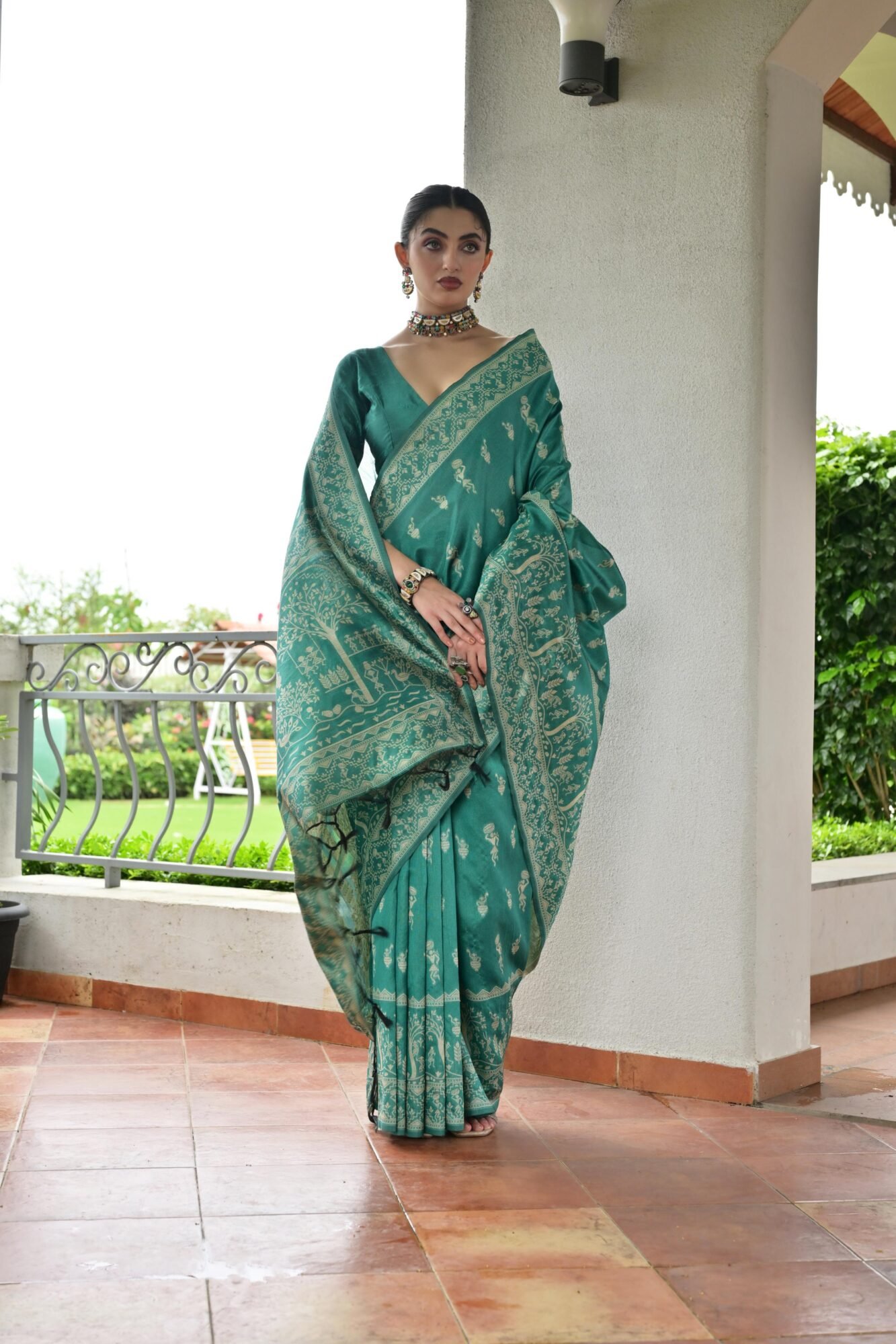 Distinctive Banglori Handloom Raw Silk Saree with Warli Weaving - Image 3
