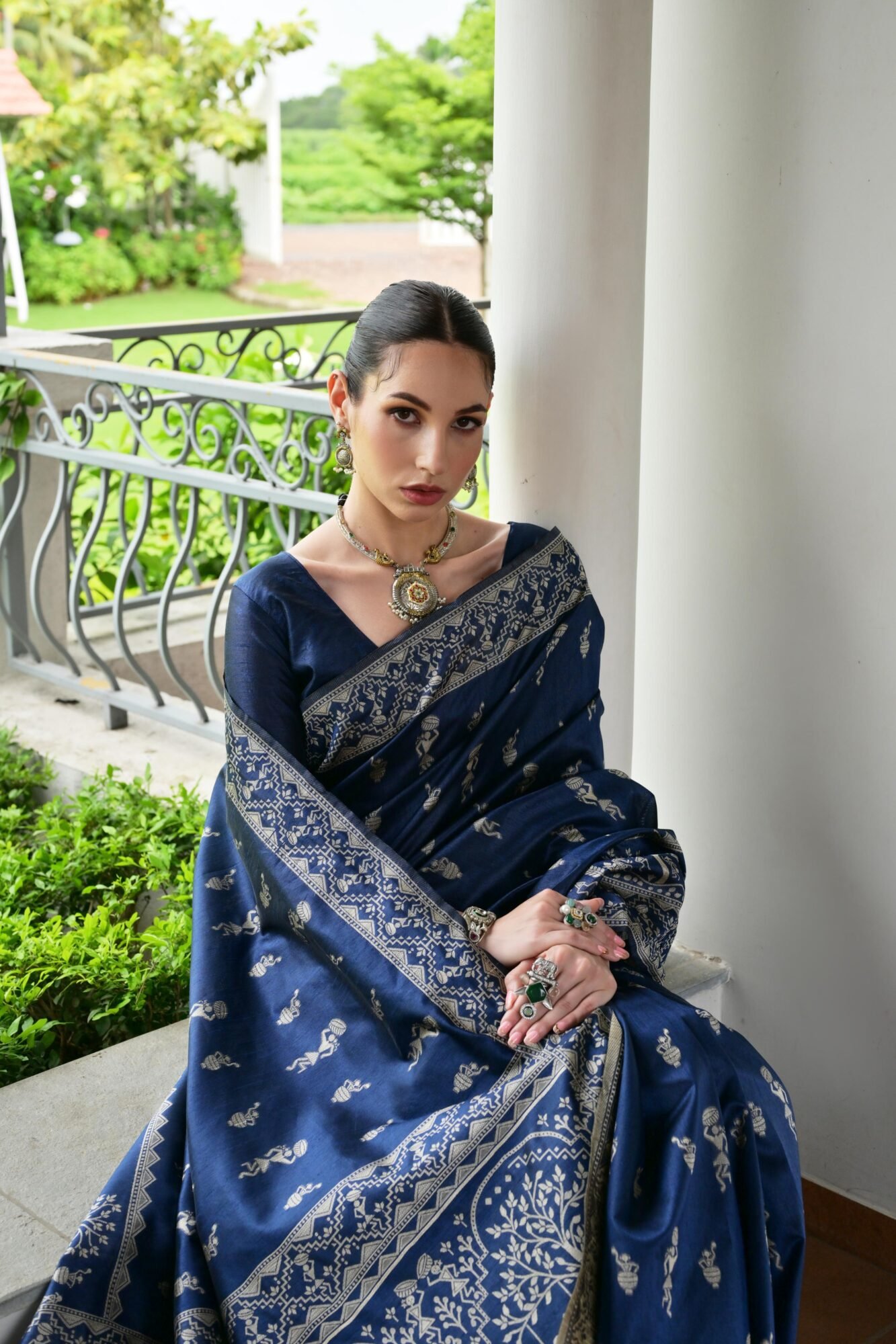 Distinctive Banglori Handloom Raw Silk Saree with Warli Weaving - Image 4