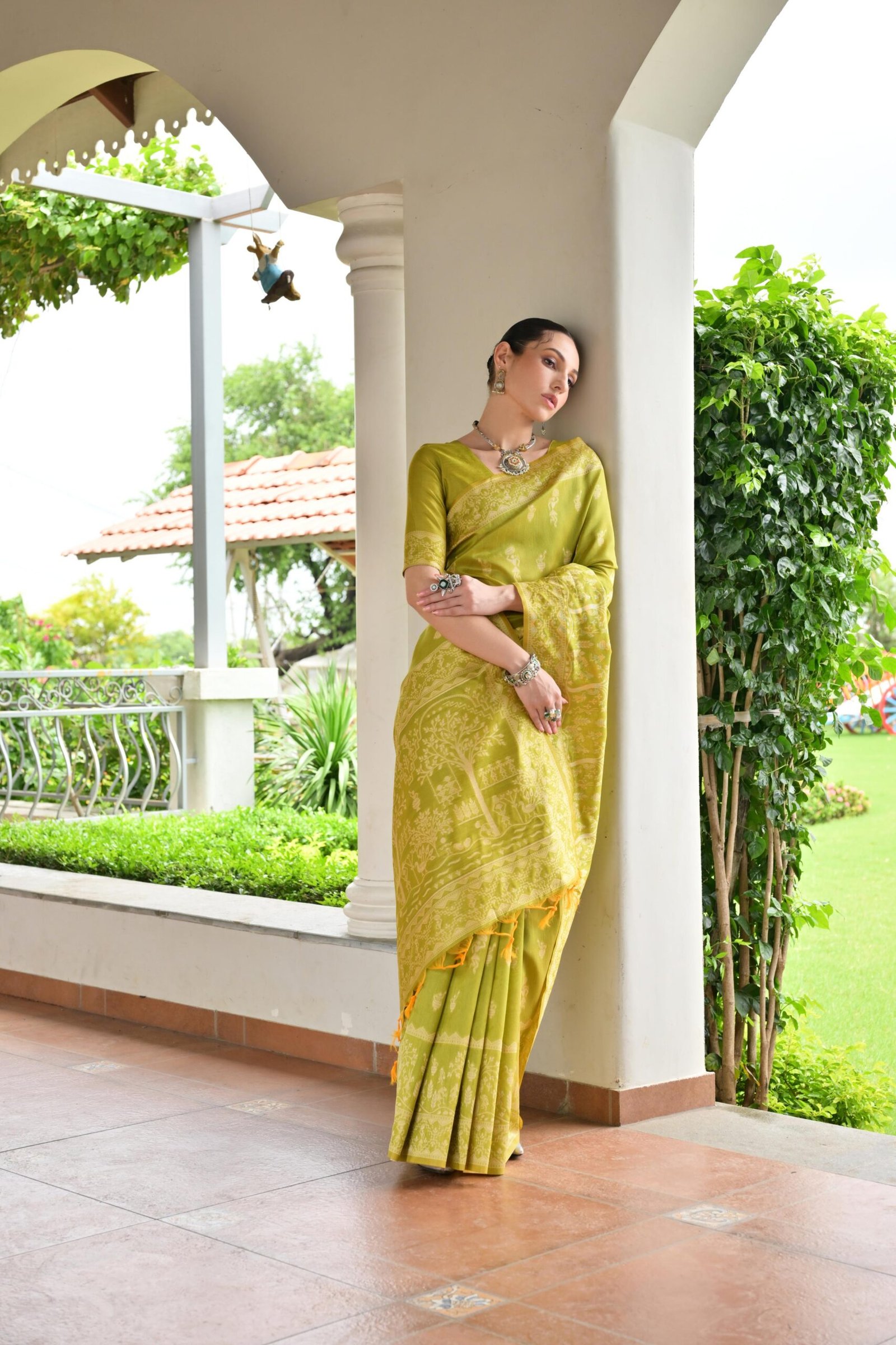Distinctive Banglori Handloom Raw Silk Saree with Warli Weaving - Image 5