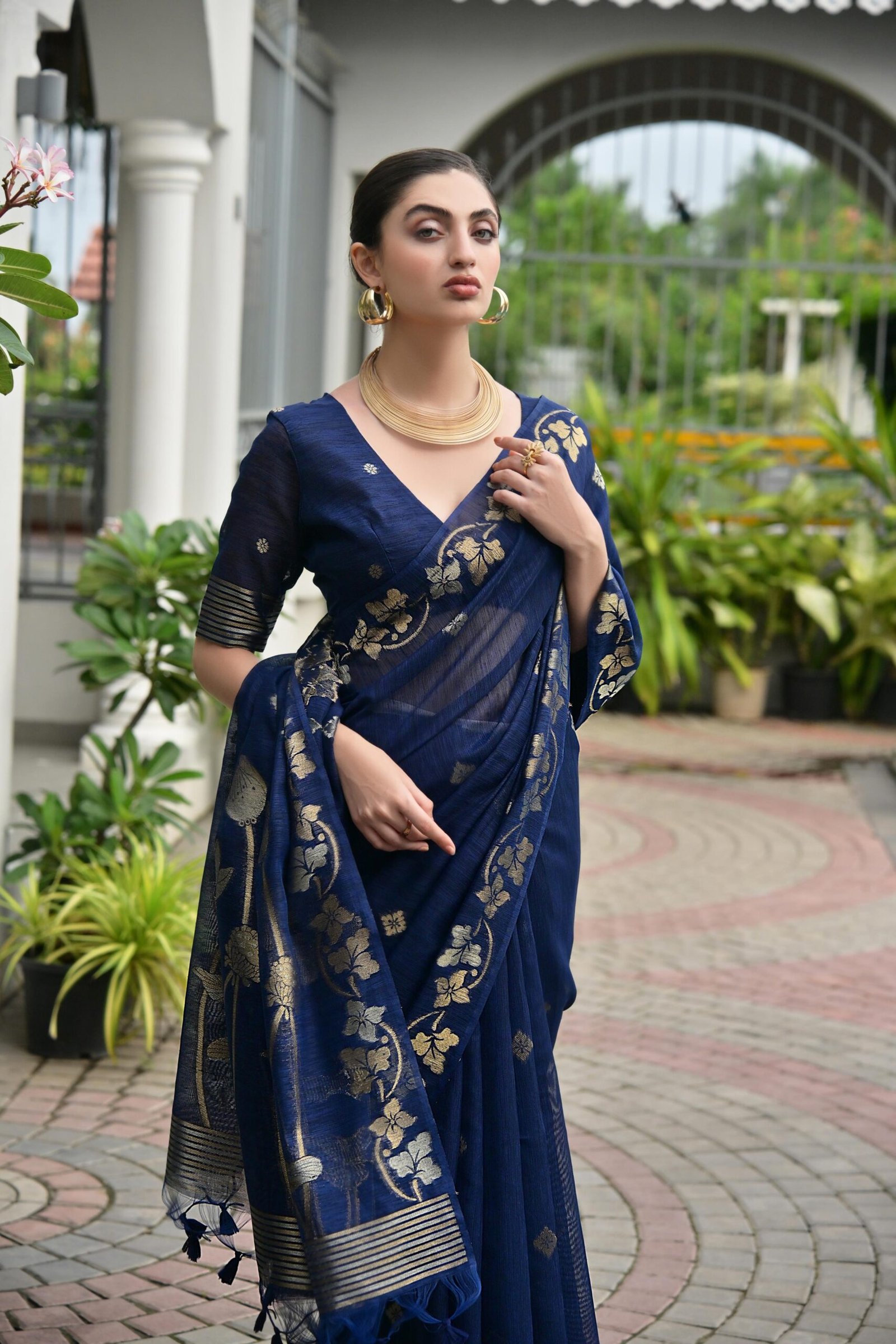 Distinctive Jute Linen Silk Saree with Double-Shaded Zari Border
