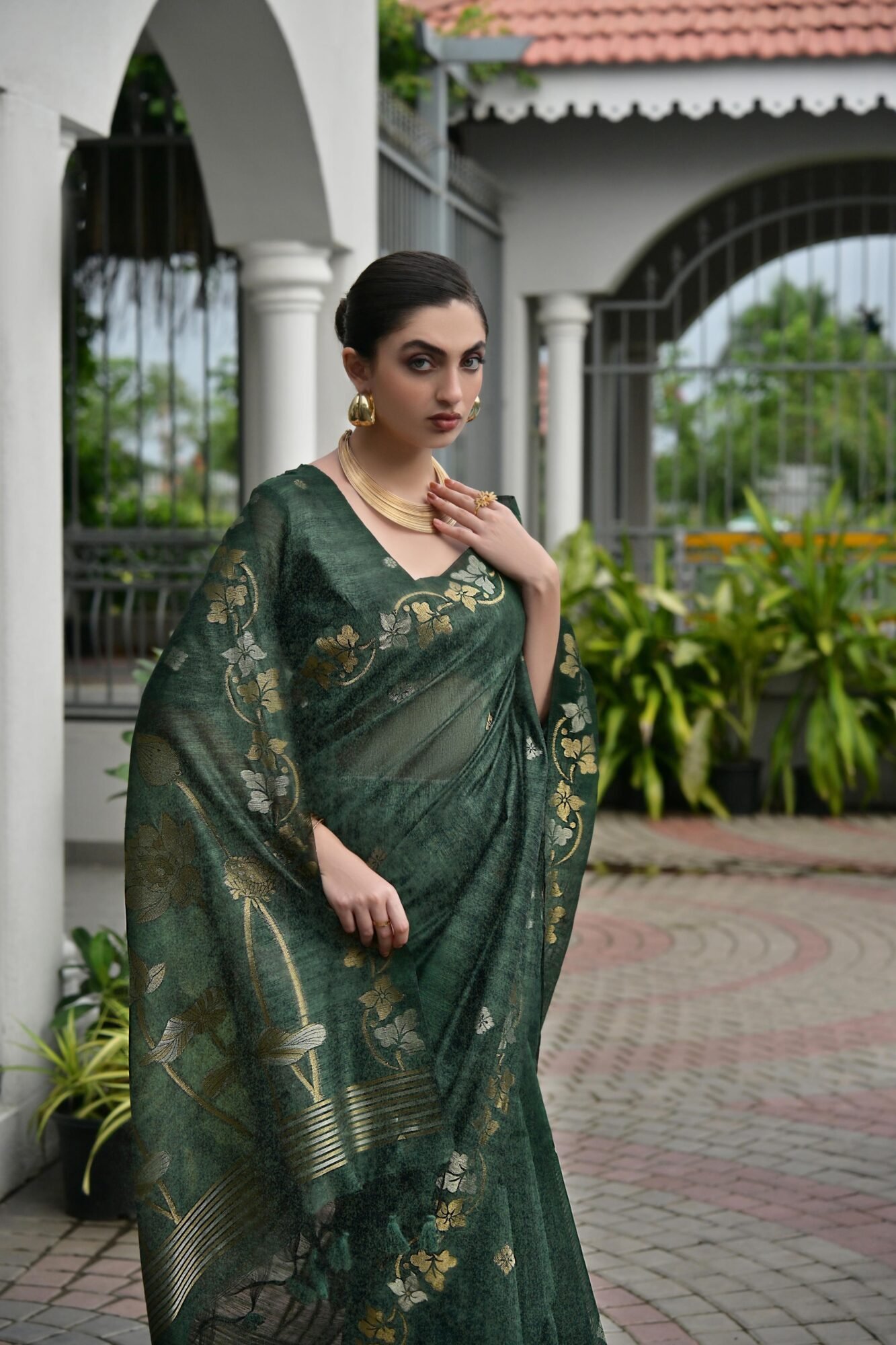 Distinctive Jute Linen Silk Saree with Double-Shaded Zari Border - Image 5