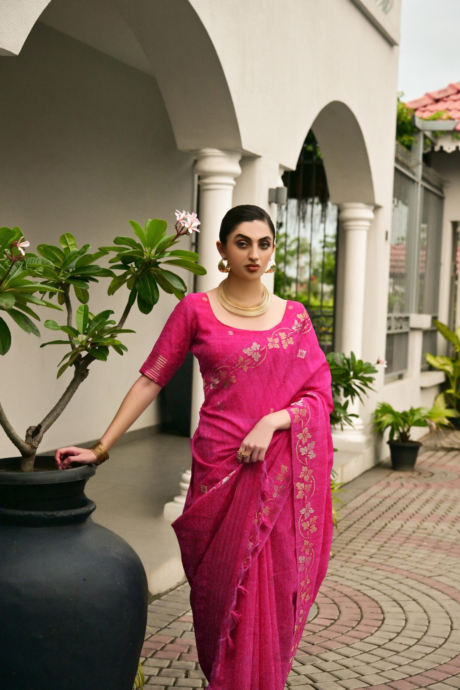 Distinctive Jute Linen Silk Saree with Double-Shaded Zari Border - Image 6