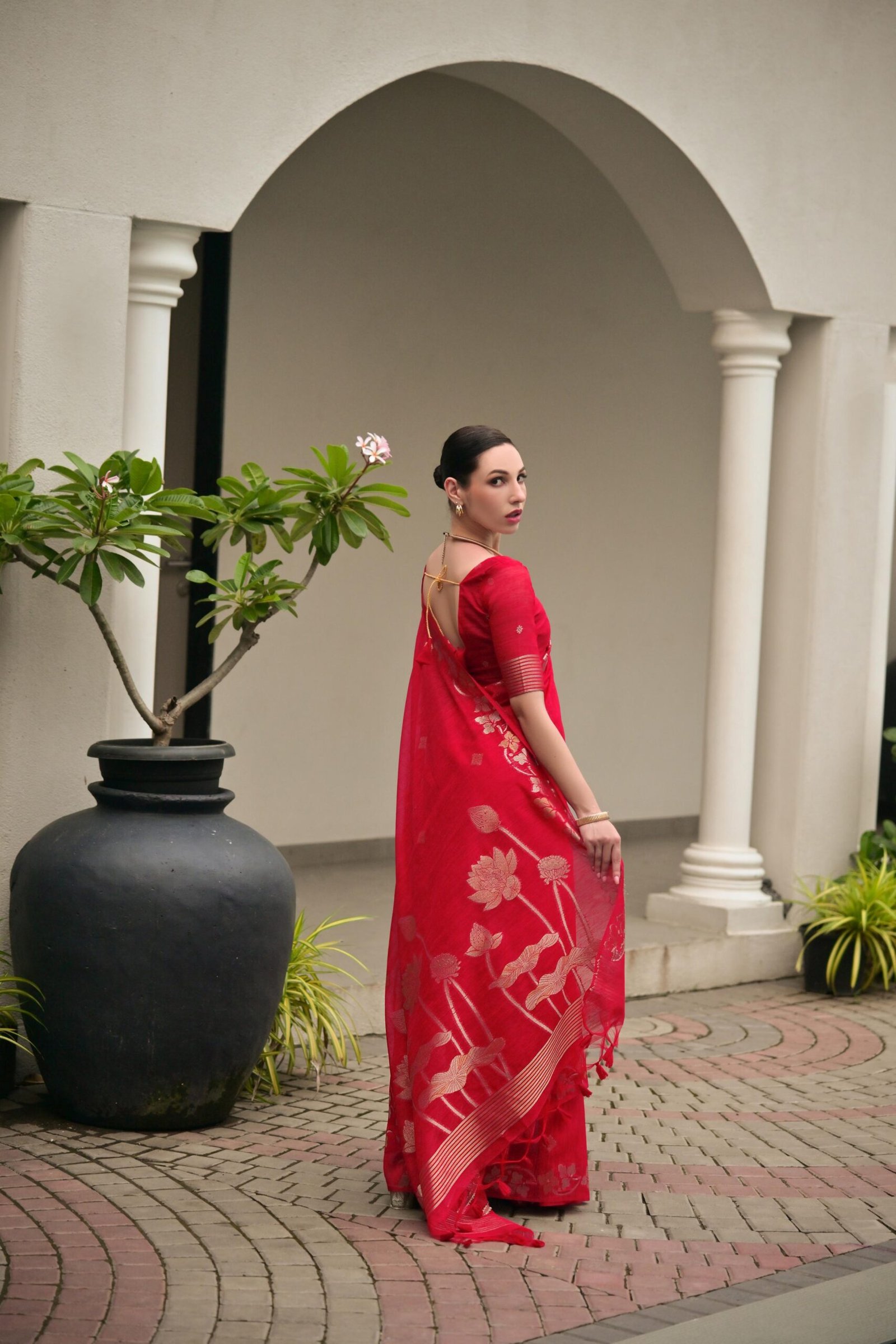 Distinctive Jute Linen Silk Saree with Double-Shaded Zari Border - Image 8