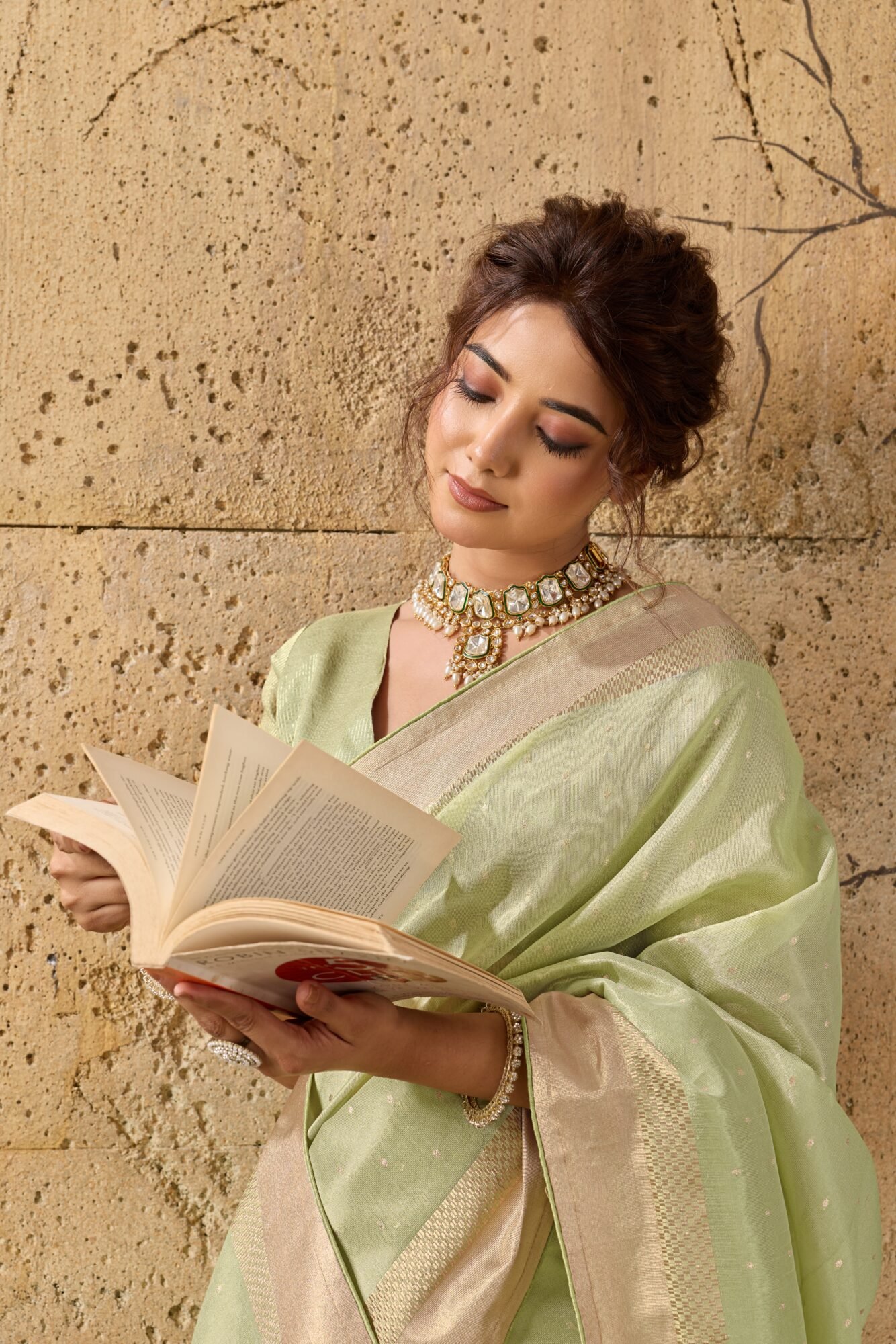 Elegant Tissue Linen Saree with Fine Zari Motifs & Graceful Chit Pallu