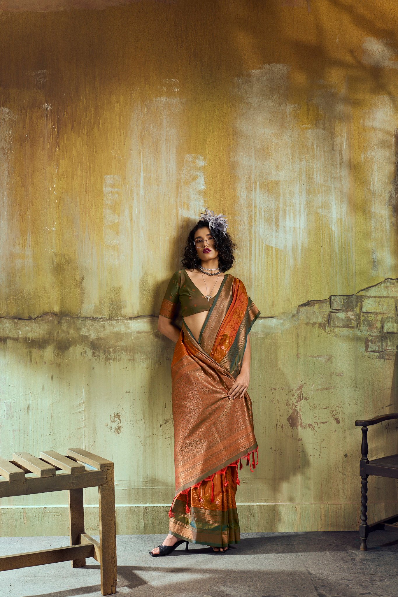 Pure Silk blend Pochampally Handloom Saree with Contrast Border & Zari Detailing - Image 3