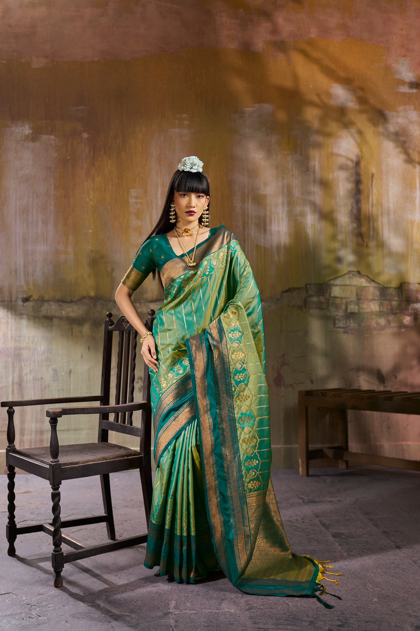 Pure Silk blend Pochampally Handloom Saree with Contrast Border & Zari Detailing - Image 5