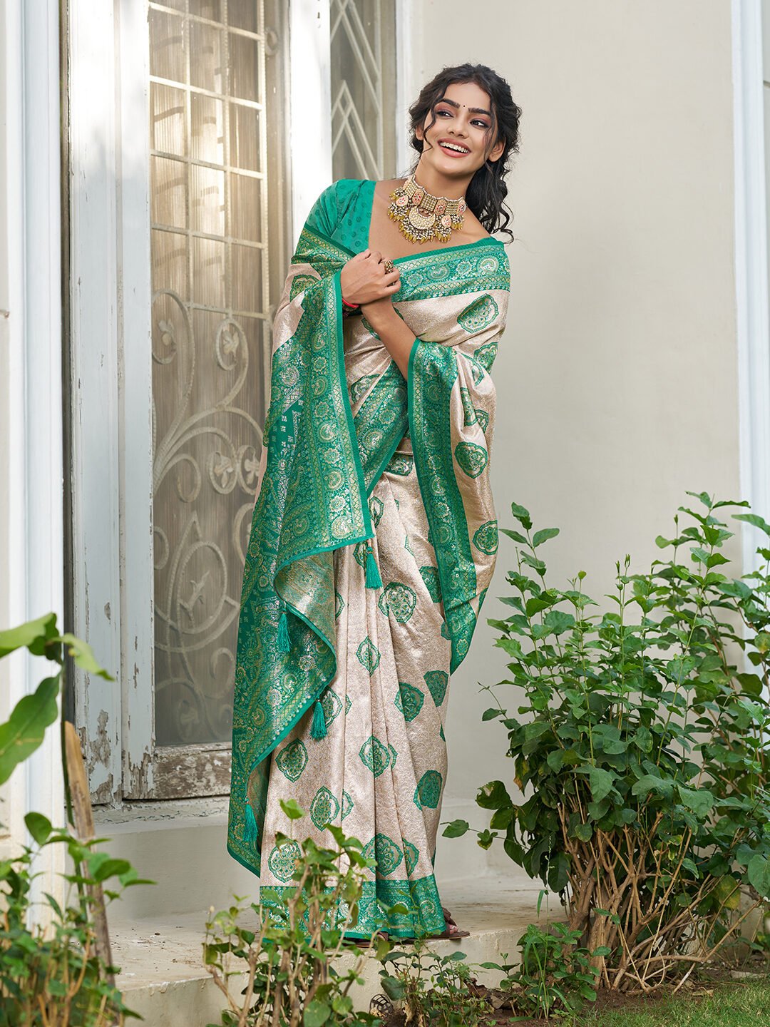 Elegant Silk Blend Saree with Rich Zari Work & Designer Pallu - Image 4