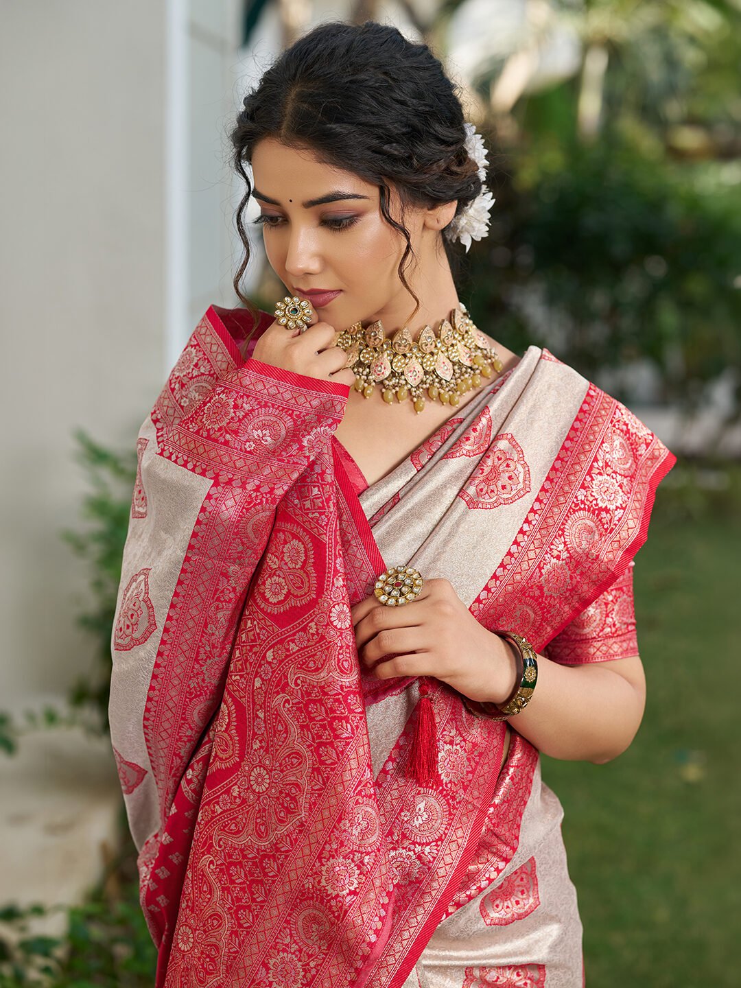 Elegant Silk Blend Saree with Rich Zari Work & Designer Pallu - Image 6