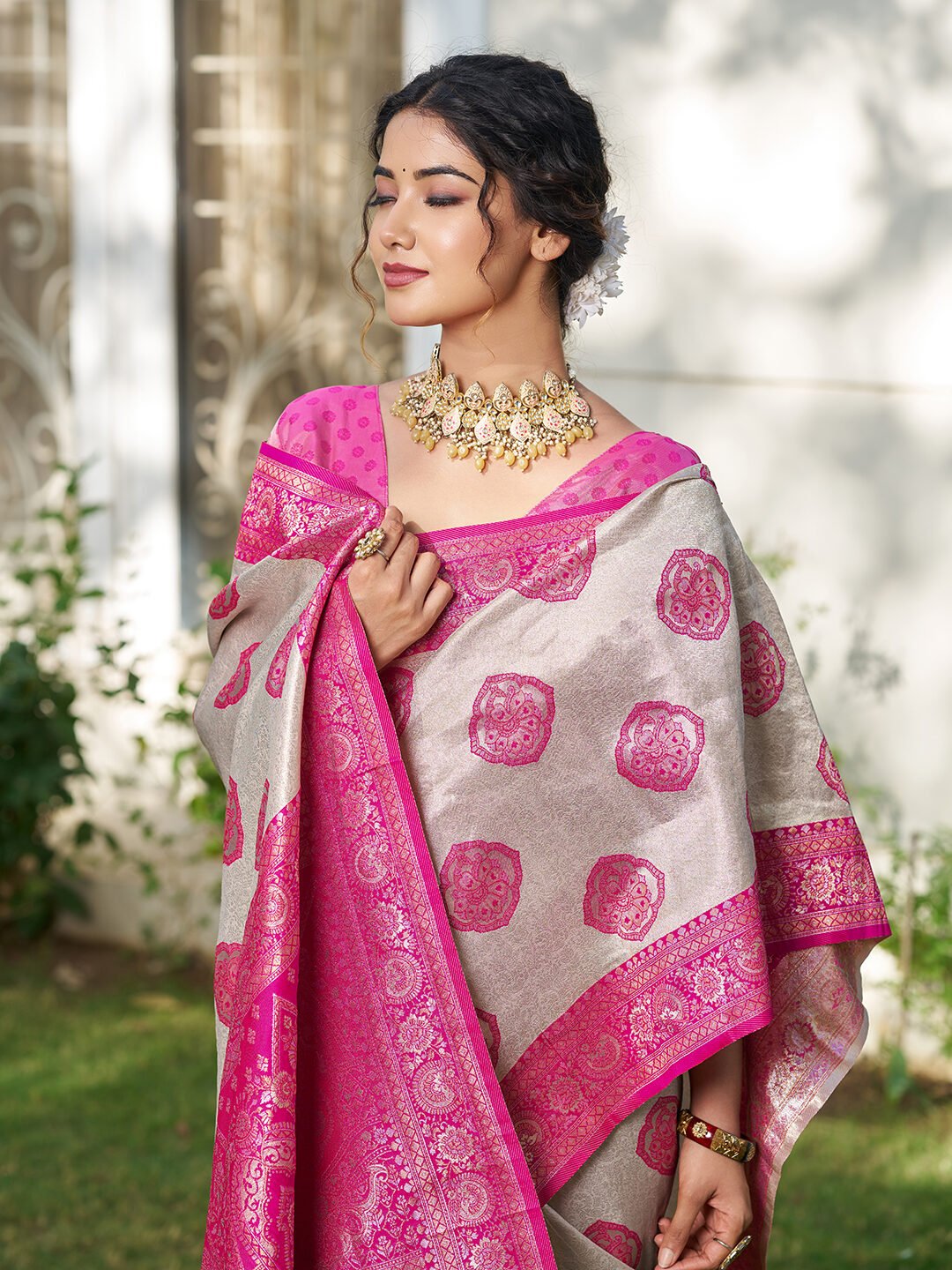 Elegant Silk Blend Saree with Rich Zari Work & Designer Pallu - Image 8