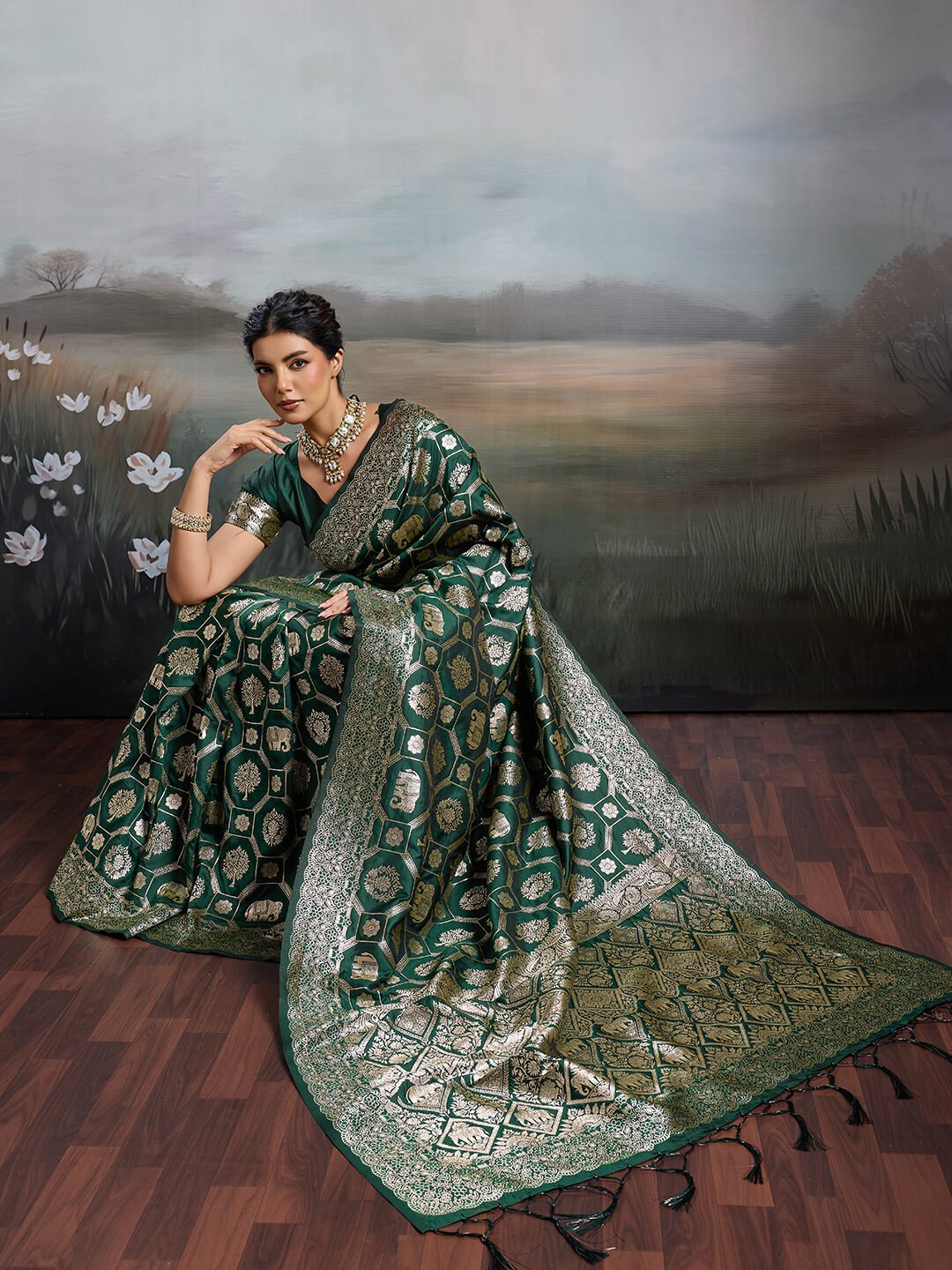 Exquisite Silk Blend Saree with Zari Work - Image 2